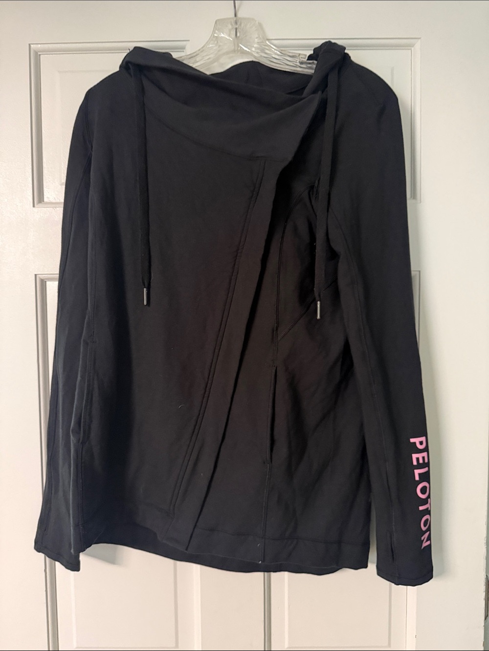 Lululemon x Peloton Women’s Black Coast Easy Wrap size 4–like new!
